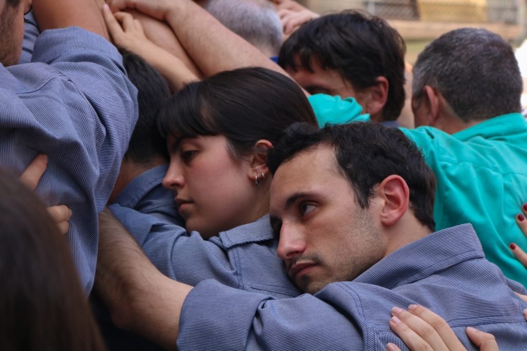 ELS TIRALLONGUES CONSOLIDEN ELS CASTELLS DE SET PISOS A PLAÇA MAJOR.