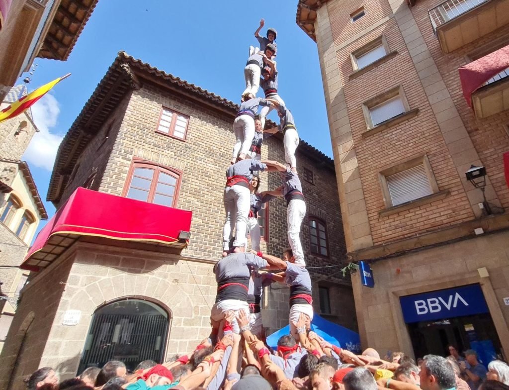 ELS TIRALLONGUES SEGUEIXEN A BON RITME A SOLSONA