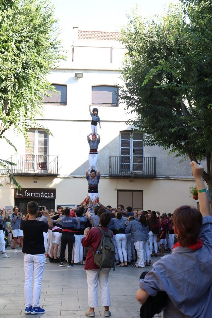 ELS TIRALLONGUES ACTUEN A ESPARREGUERA PER LA FESTA MAJOR