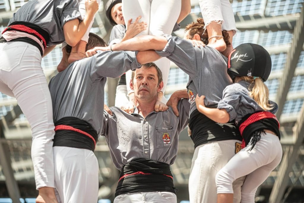 ELS TIRALLONGUES TORNEN A EXHIBIR UN CASTELL AIXECAT PER SOTA A FIGUERES.